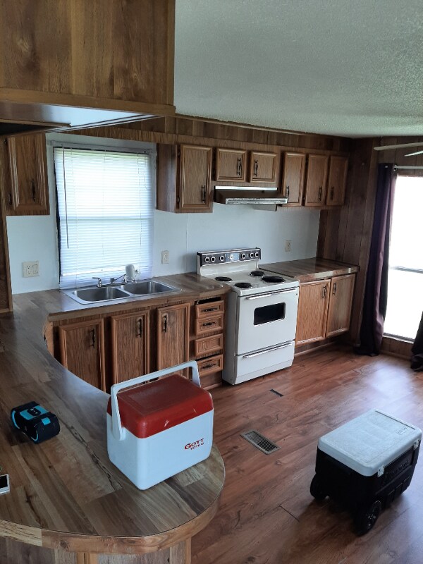 Building Photo - 5006 Willow Run Dr
