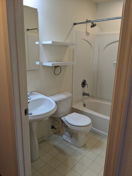 Building Photo - 540 Eyak Dr