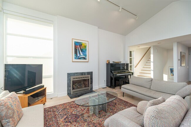 Building Photo - 345 Pacific Ave