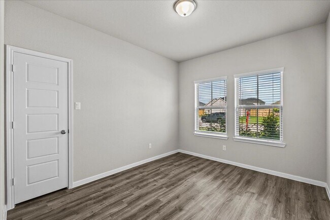 Building Photo - 4302 Fenwick Rd