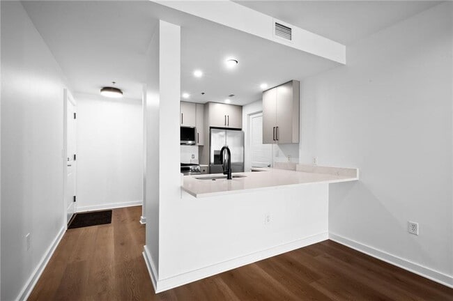 Building Photo - 3338 Peachtree Rd NE