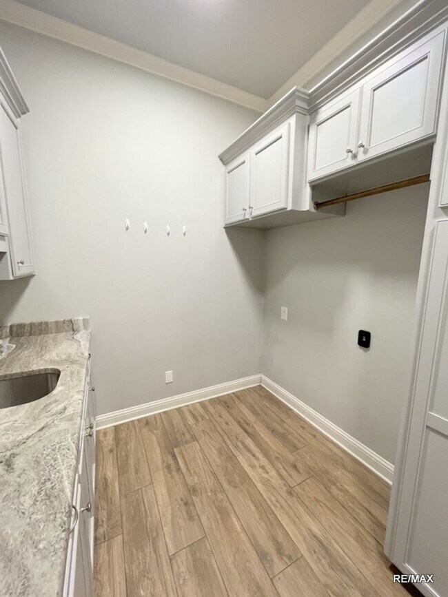 Building Photo - EXQUISITE HOME IN ST. CHARLES COURT OF NOR...