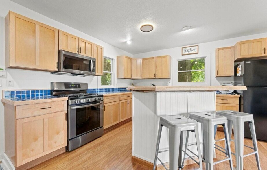 Building Photo - 80 Lane 585 Lake James