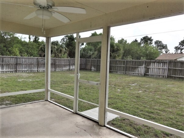 Building Photo - 1074 SW Bianca Ave