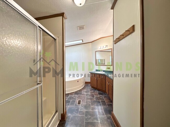 Building Photo - 575 Forts Pond Rd