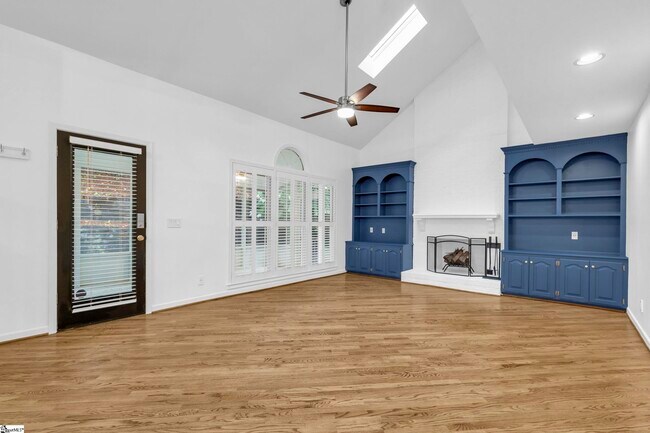 Building Photo - 125 River Way Dr