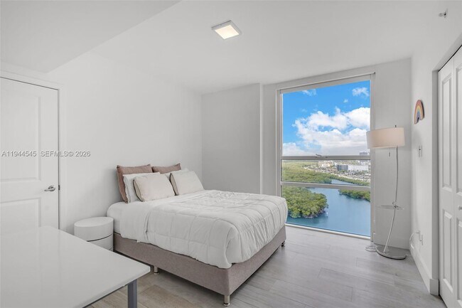 Building Photo - 400 Sunny Isles Blvd