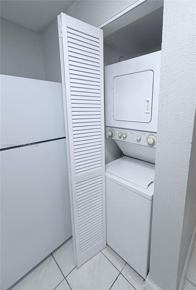 Building Photo - 10000 NW 80th Ct