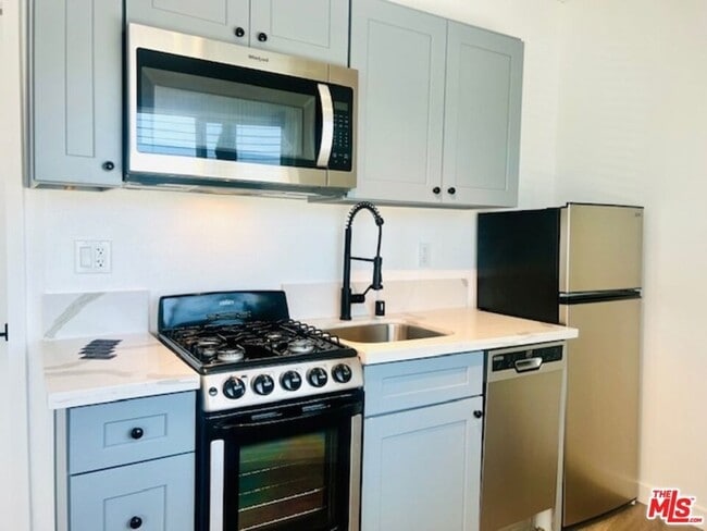 Building Photo - 421 E Chevy Chase Dr