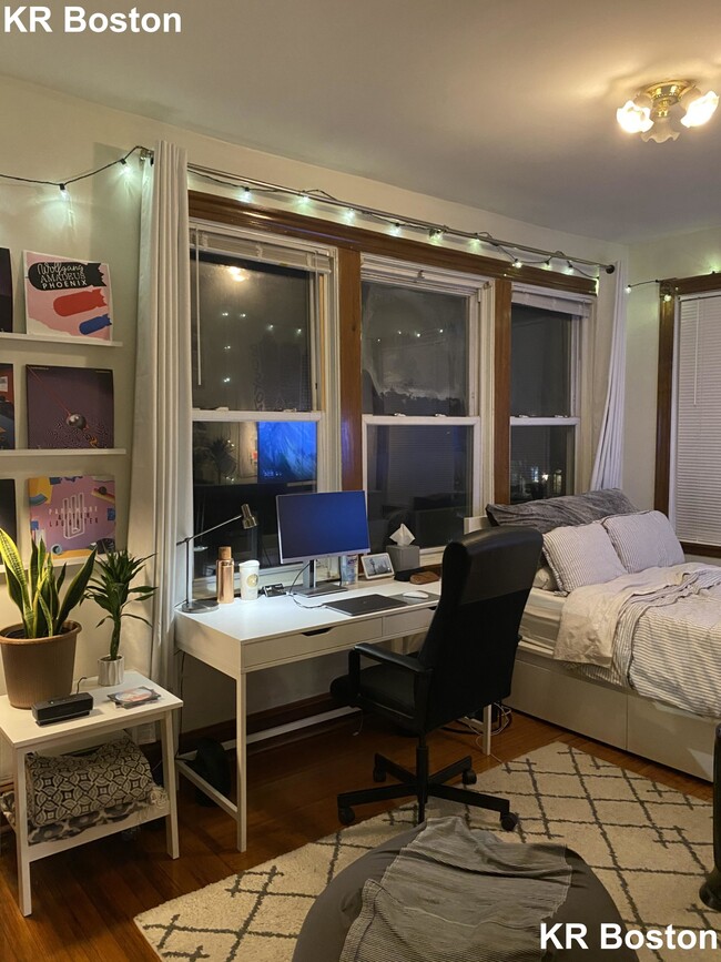 Building Photo - 26 Gibbs St