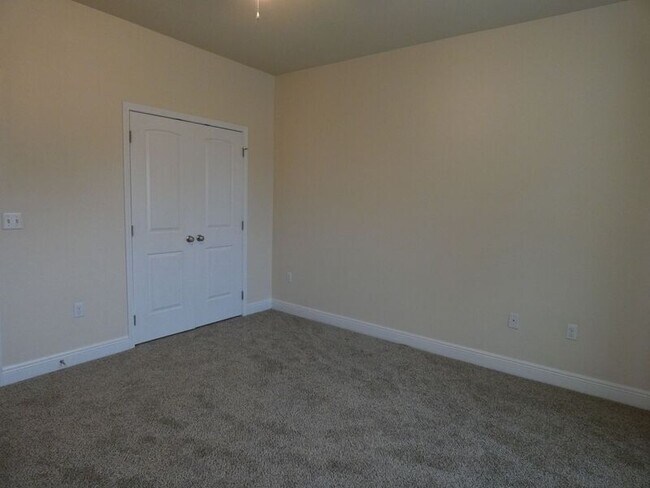 Building Photo - 5927 Palermo Dr
