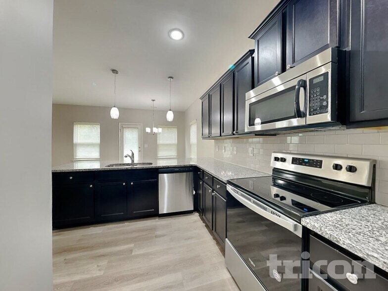 Building Photo - 3225 Ainsley Woods Dr