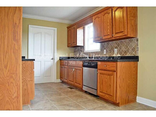 Building Photo - 285 Erica Ln SE