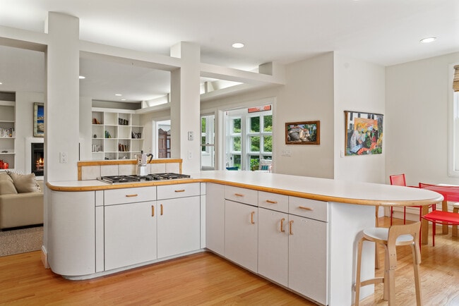 Building Photo - 175 Ruggles Ave