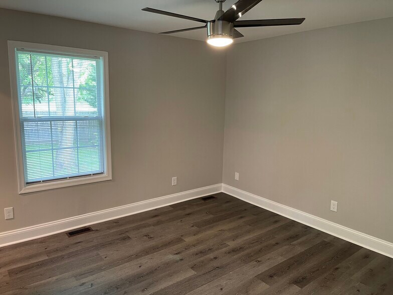 Primary Bedroom - 903 Queens Ct