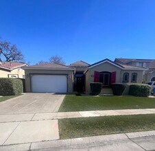 Building Photo - BEAUTIFUL HOME IN ELK GROVE WITH POOL!!