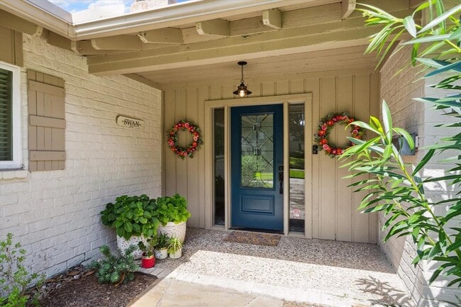 Building Photo - 18438 Point Lookout Dr