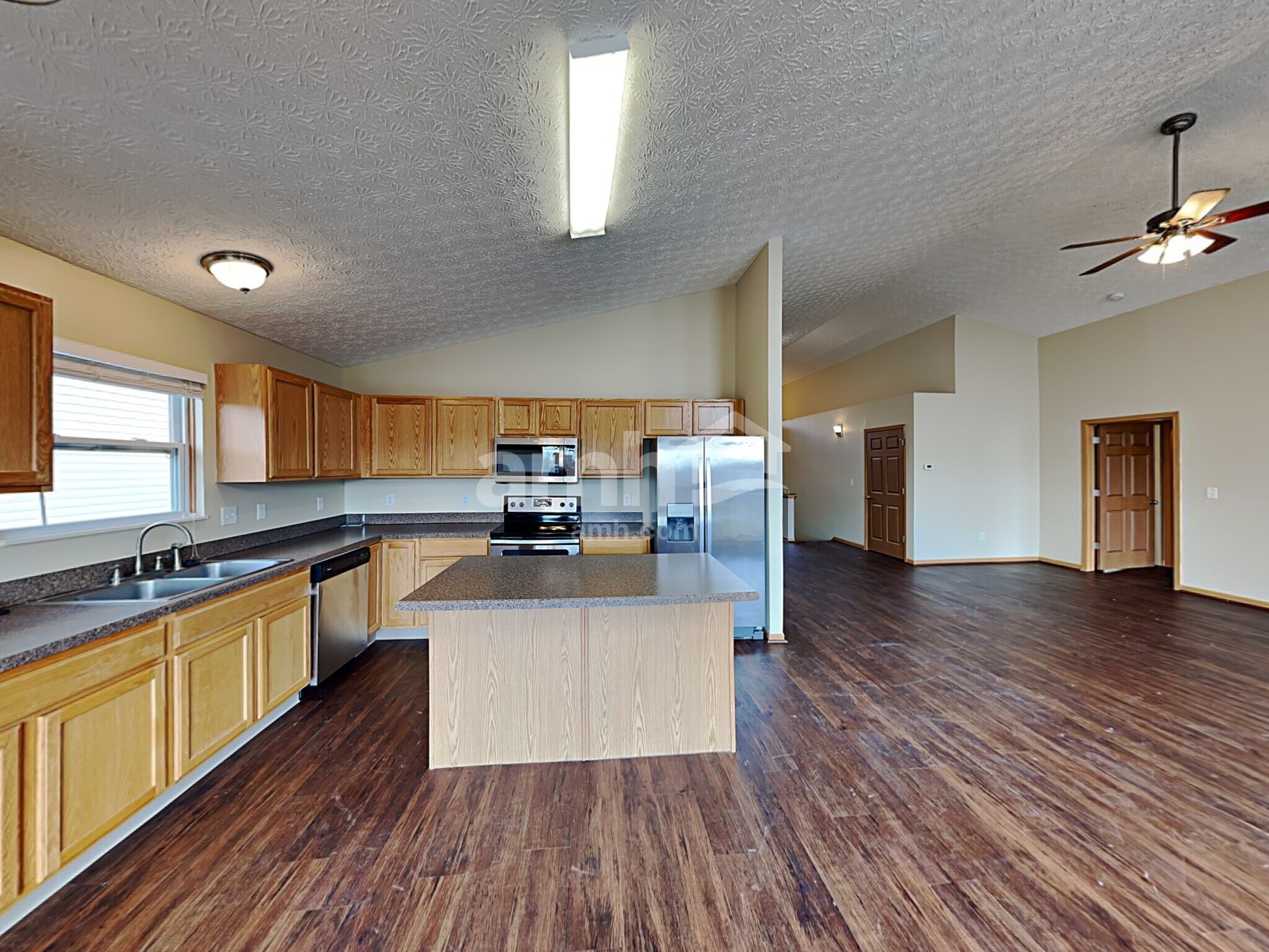 Building Photo - 1121 Streamside Dr