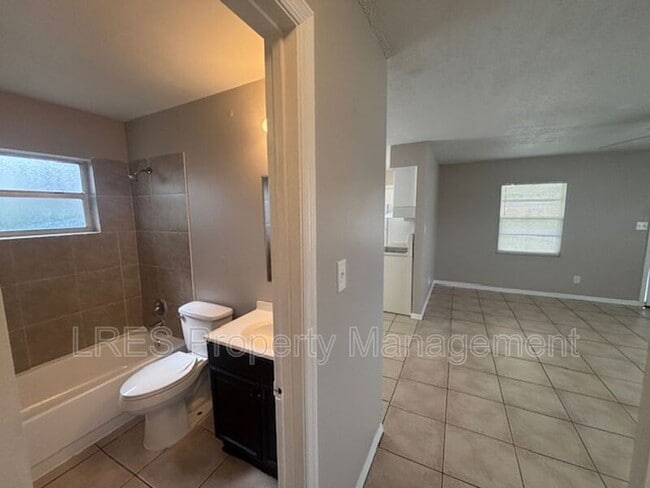 Building Photo - 2437 Chase Ave