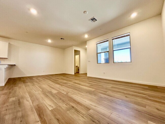 Building Photo - Brand new Townhome in Summerlin Grand Park Village