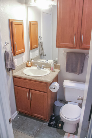 private bathroom - 2929 McLaren Dr