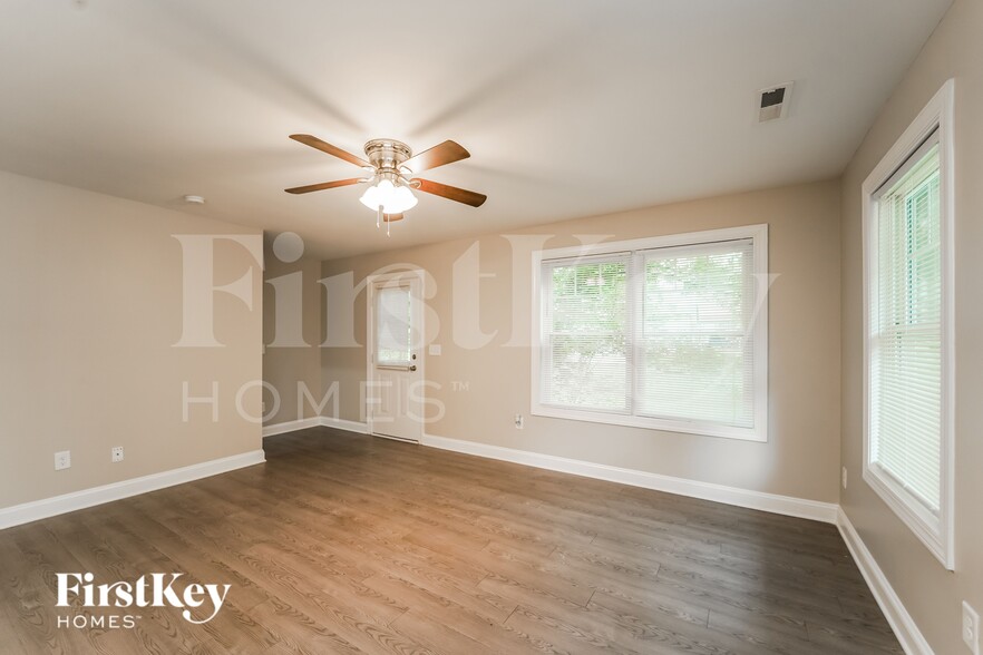 Building Photo - 656 Smith St