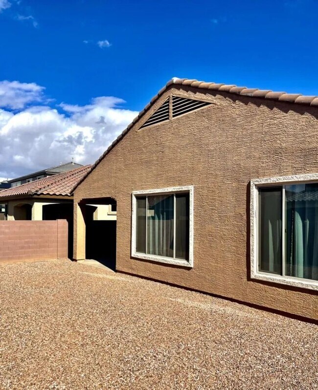 Building Photo - 2022 Built Single-Level 4Bedrooms/3Baths Stunning Home!!