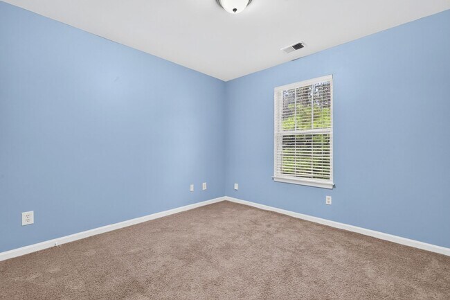 Building Photo - 5495 Hampton Ct