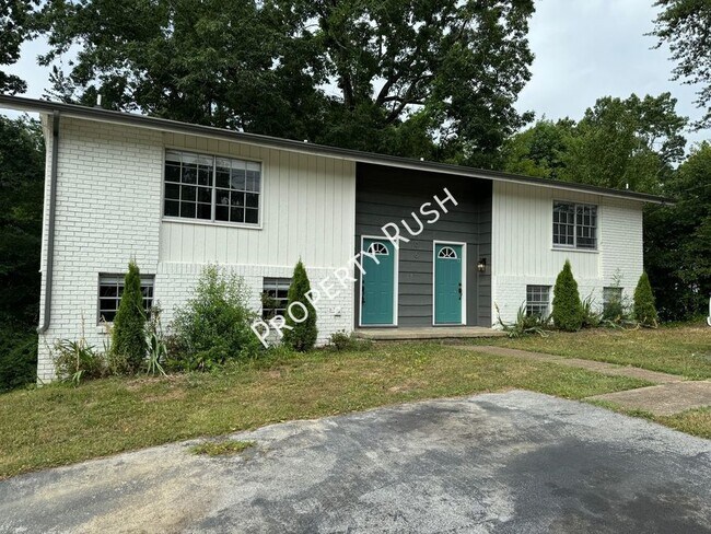 Primary Photo - 806 Forest Dale Ln
