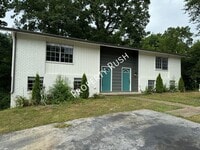 Building Photo - 806 Forest Dale Ln