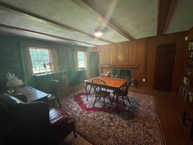 Building Photo - Stunning 3-Bedroom Home with Attached Private Suite – Fully Updated & Move-In Ready