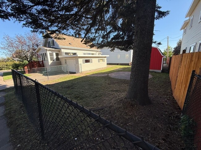 Building Photo - Duluth MN 3-Bedroom - 3-Bath Single Family Home with Garage