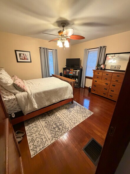 Building Photo - 814 W Pearl St