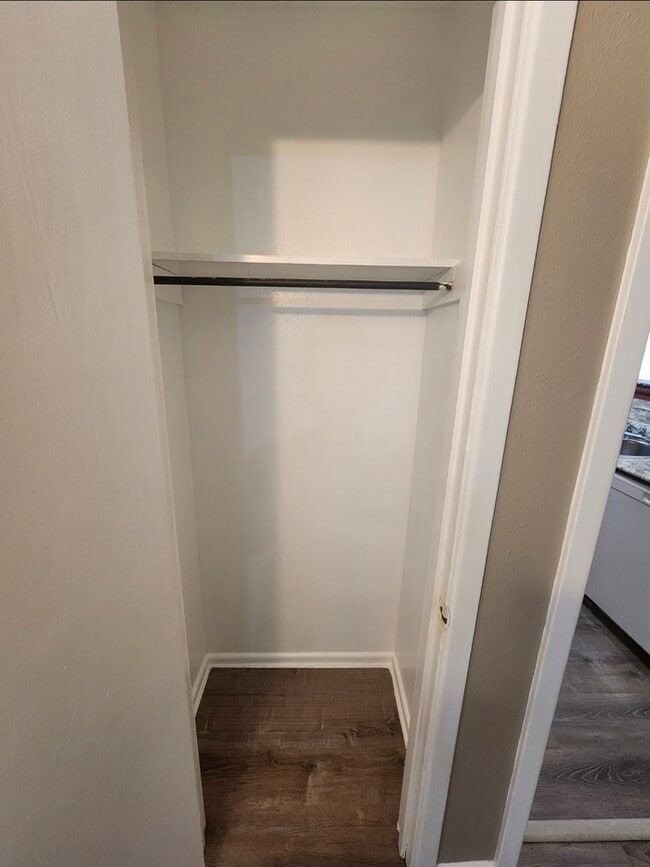 Building Photo - 3 bed 2 bath home with 1 car garage