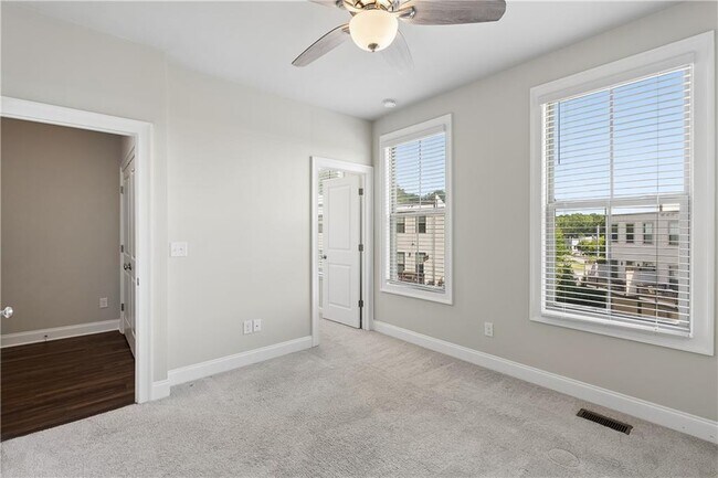 Building Photo - 857 Constellation Dr