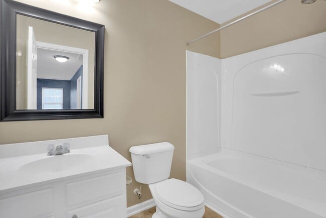 Building Photo - 3 bedroom 2 1/2 bath with loft