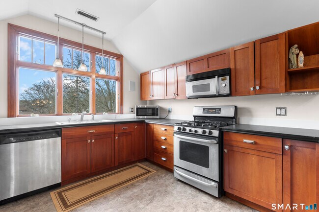 Building Photo - 105 Howe Ave