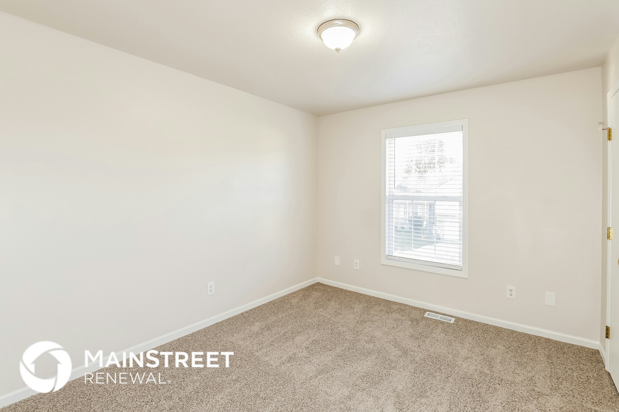 Building Photo - 10926 Rowland Ave