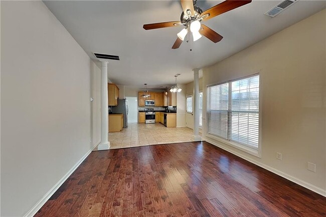 Building Photo - 500 Cottonwood Close