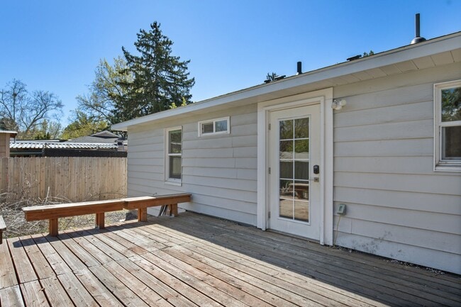 Building Photo - 3-Bed 2-Bath Home with Detached Studio Apartment!