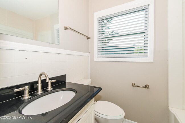 Building Photo - 780 Le Brun Dr