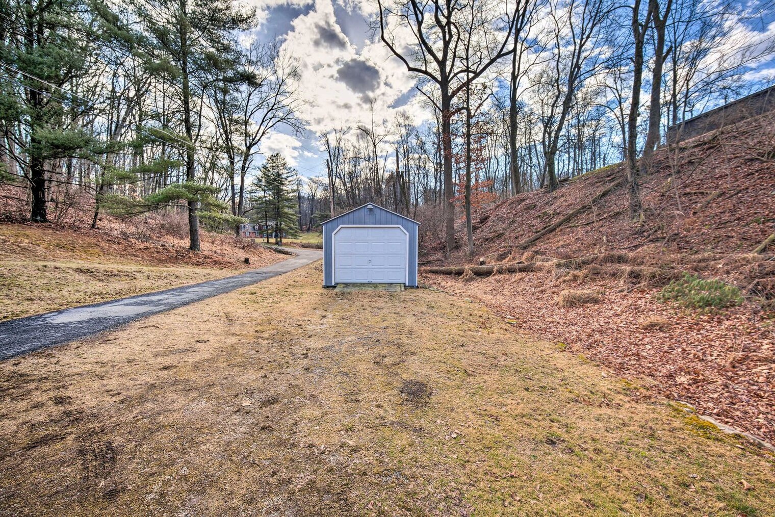 Building Photo - 20 Hill Ln