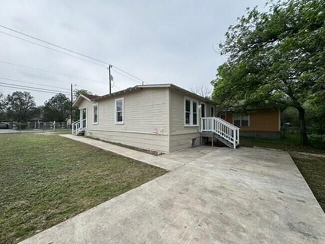 Building Photo - 420 Clark Ave