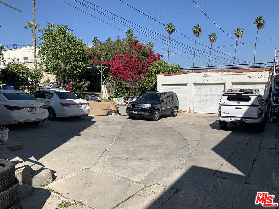 private parking area - 120 N Berendo St