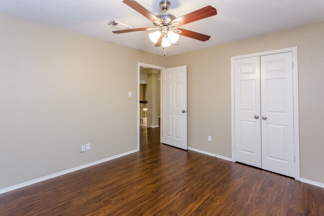 Building Photo - 6926 Shady Ln