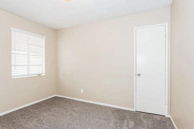 Building Photo - 672 E Buffalo St