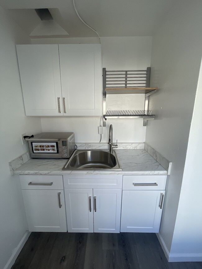 Building Photo - 732 Ventura Place, Unit 7