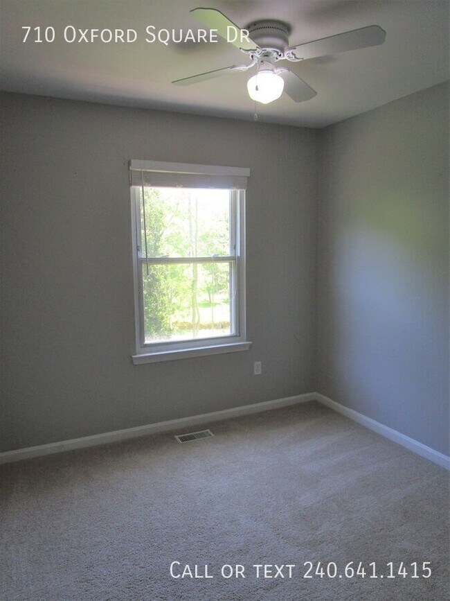 Building Photo - 710 Oxford Square Dr