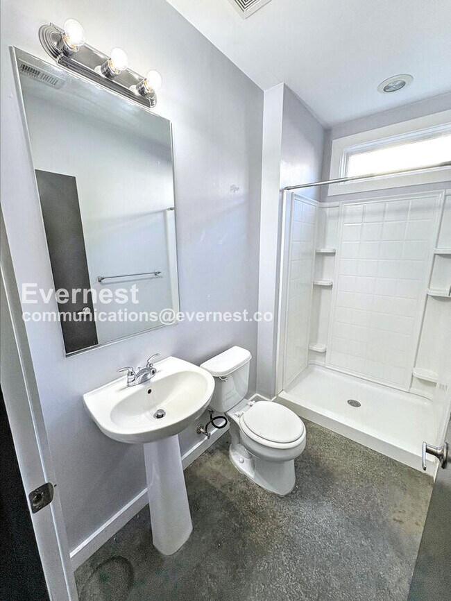 Building Photo - 2 Bed/2.5 Bath Townhome with Garage - 18 M...