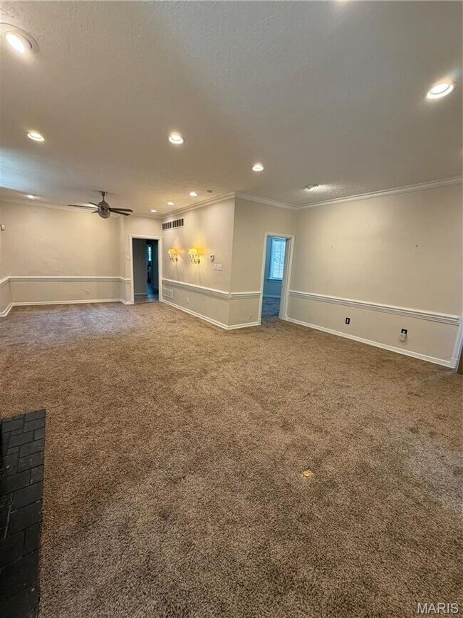 Building Photo - 7261 Delmar Blvd